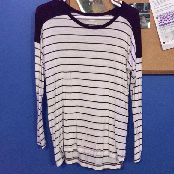 Old navy long sleeve t-shirt size XS - Picture 1 of 4